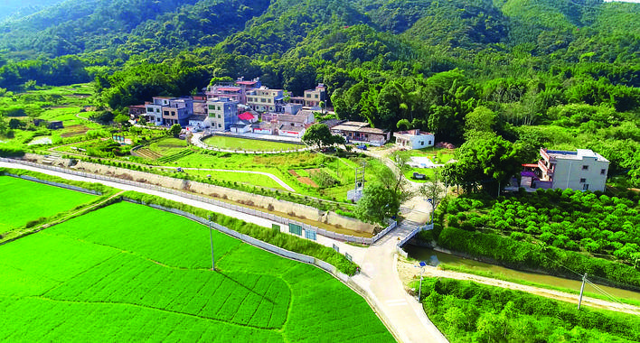     灵山秀水、风光迤逦的城西村。