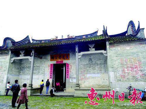 ▲主兑李公祠建于清朝，有不少的花岗石构件。
