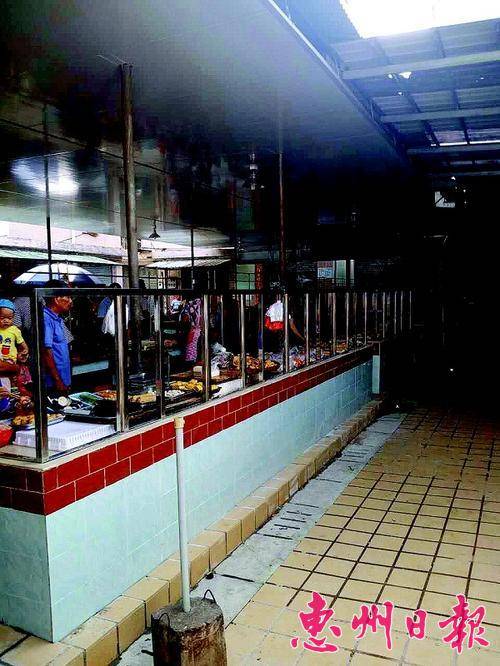  市场环境变好了，市民感到买菜舒心多了。
