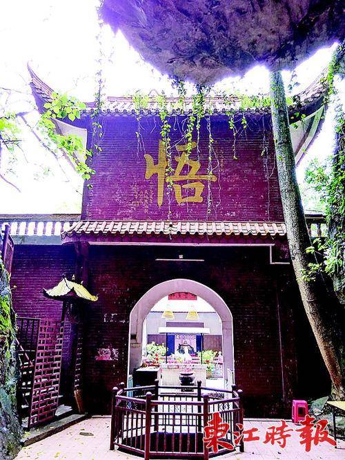 龙岩寺近年新建了不少屋宇。
