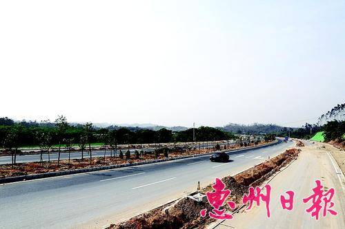 省道119线道路工程加紧施工。
