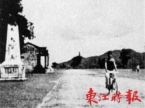1947年，龙门在东较场为抗日英烈建立纪念碑。 