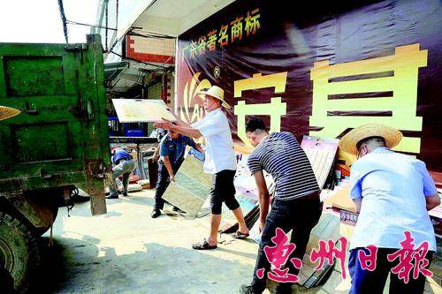 整治现场。 本报记者黄宇翔 通讯员黄志辉 摄 