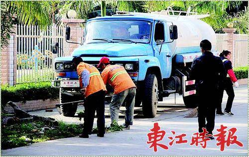 ▲博罗县石湾镇加大保洁力度，环境卫生明显改善。图片由博罗县提供

