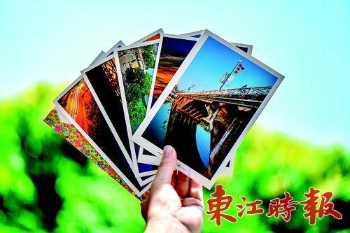  甘香大桥纪念明信片，激发了不少人的集体记忆，受到龙门网友的欢迎。
 本组图片《东江时报》记者侯县军 摄
