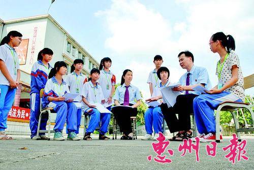  各中学经常组织开展各类教育活动，提高学生安全意识。
