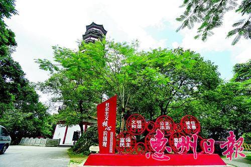 龙门县城塔山公园文明宣传氛围浓厚。本报记者黄宇翔 通讯员龙新心 摄 