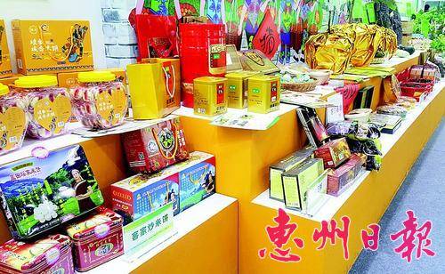 龙门展厅展出龙门十大手信等一系列名优农特产品。 