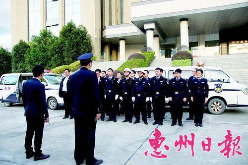 重拳出击抓“老赖”。 